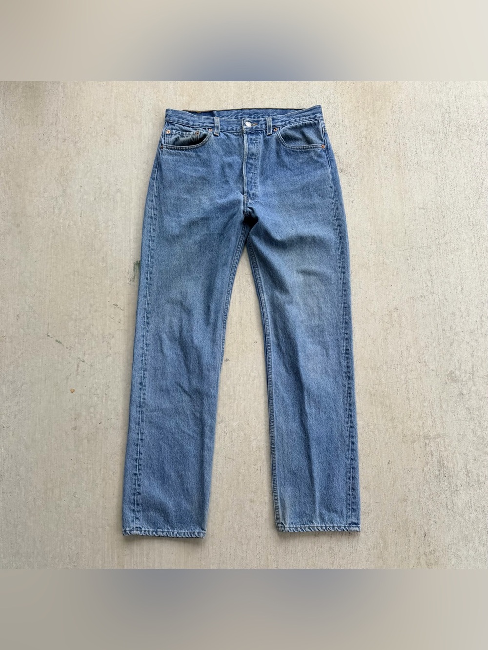 Vintage Levi’s 501 Jeans Made In USA 32x32 Button Fly 90s